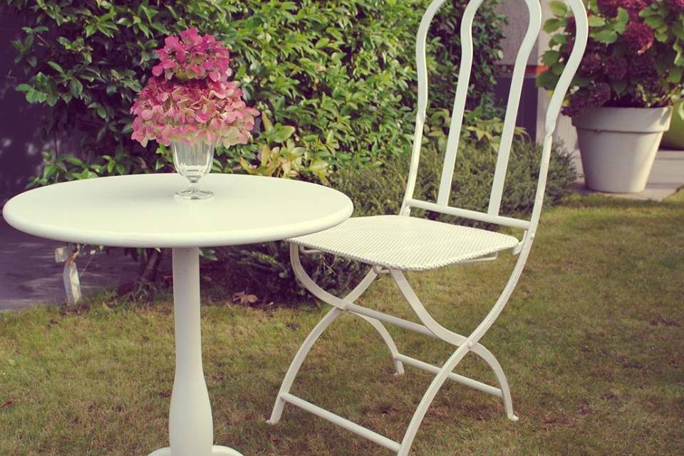 Rent garden furniture