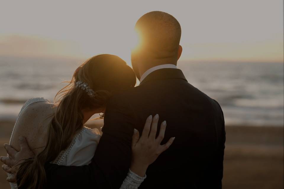 Love in front of the sea