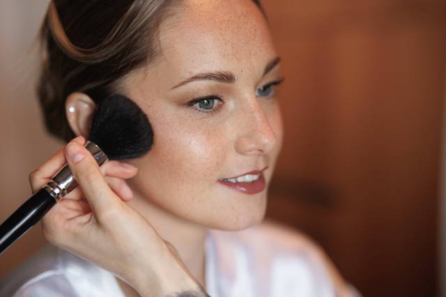 Natural bridal make-up