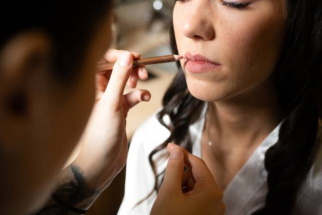Soft glam bridal make-up