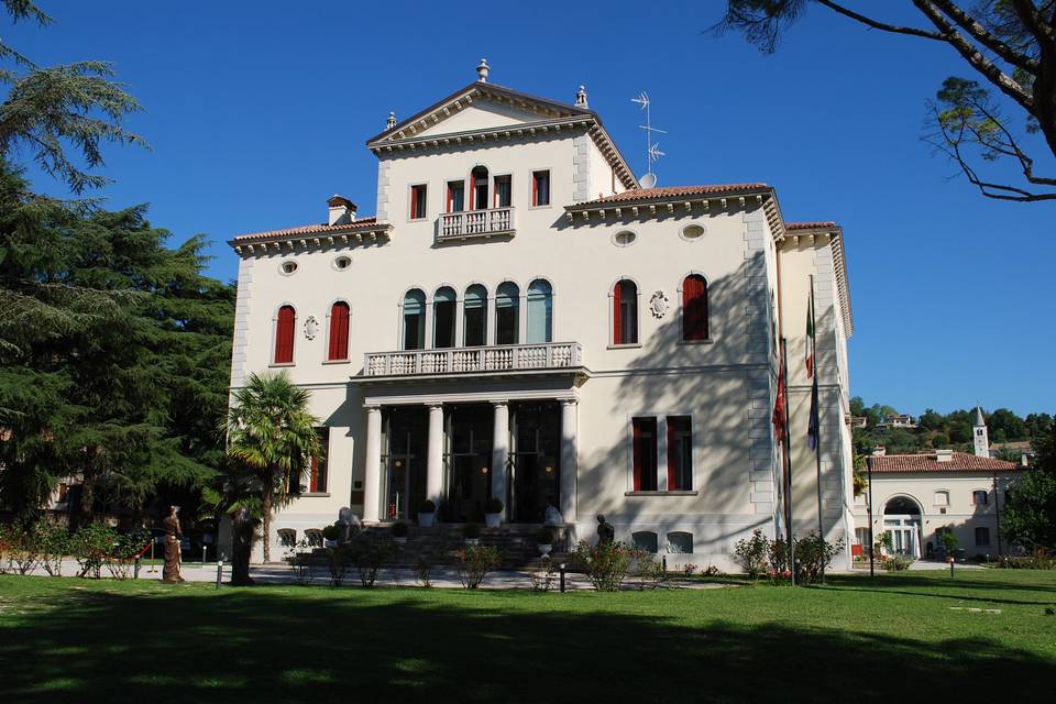 Facciata villa