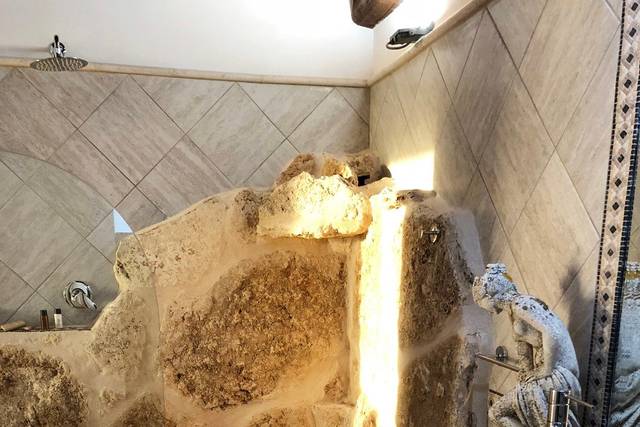 Camera vasca di acqua termale