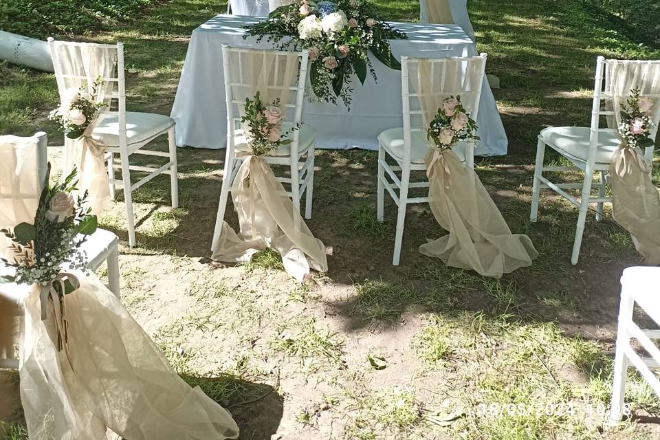 Wedding creation in the woods