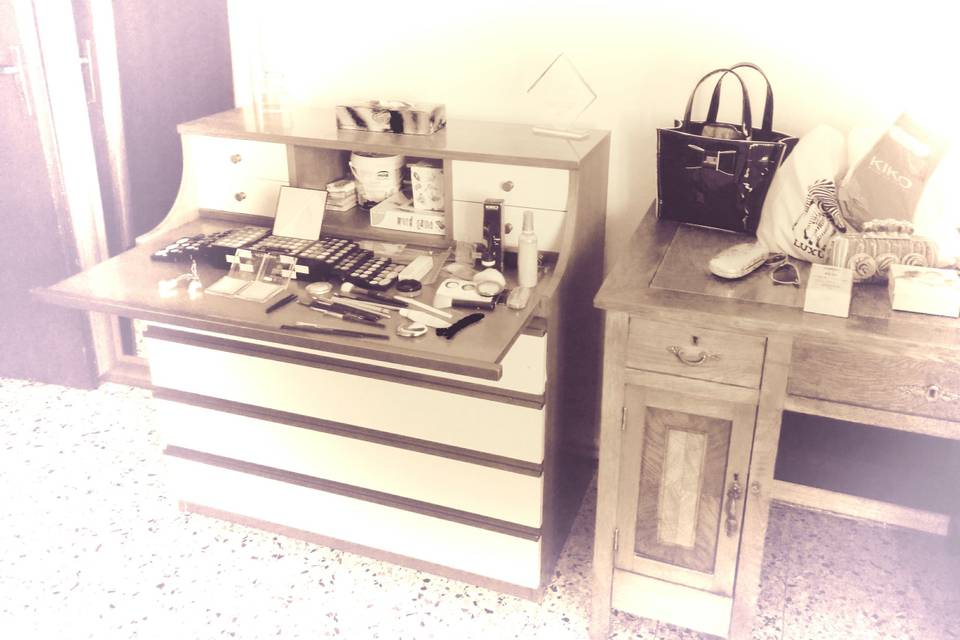 Makeup desk