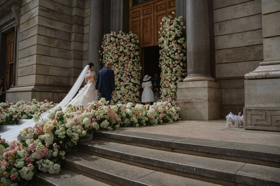 Arco floreale chiesa