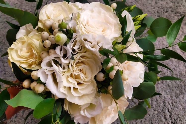Bouquet sposa rosee lisianthus