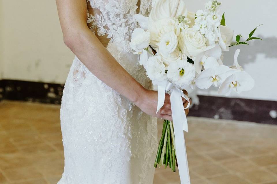 Sposa con bouquet