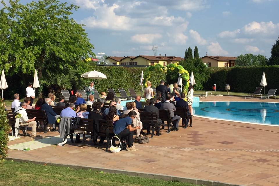 Cerimonia a bordo piscina