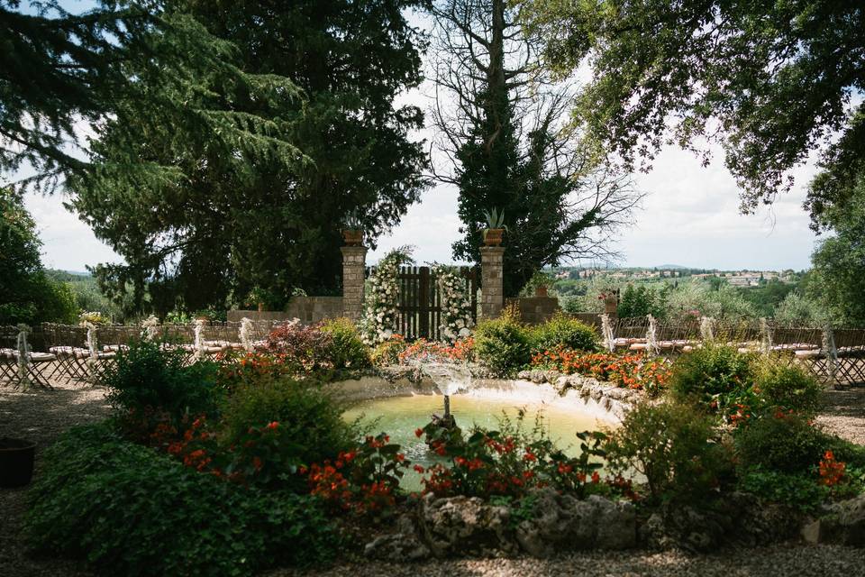 Fontana in giardino allestita