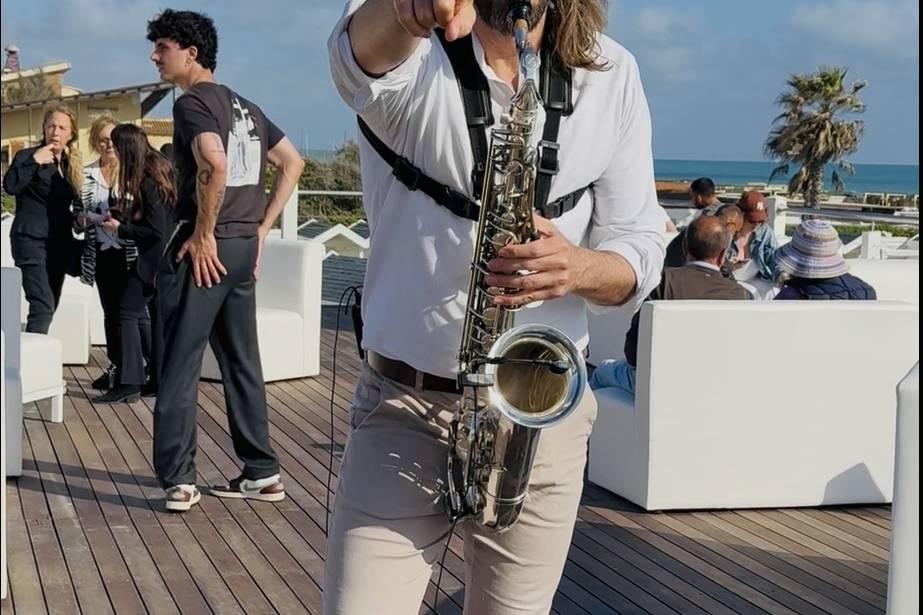 Live performance at Vlounge