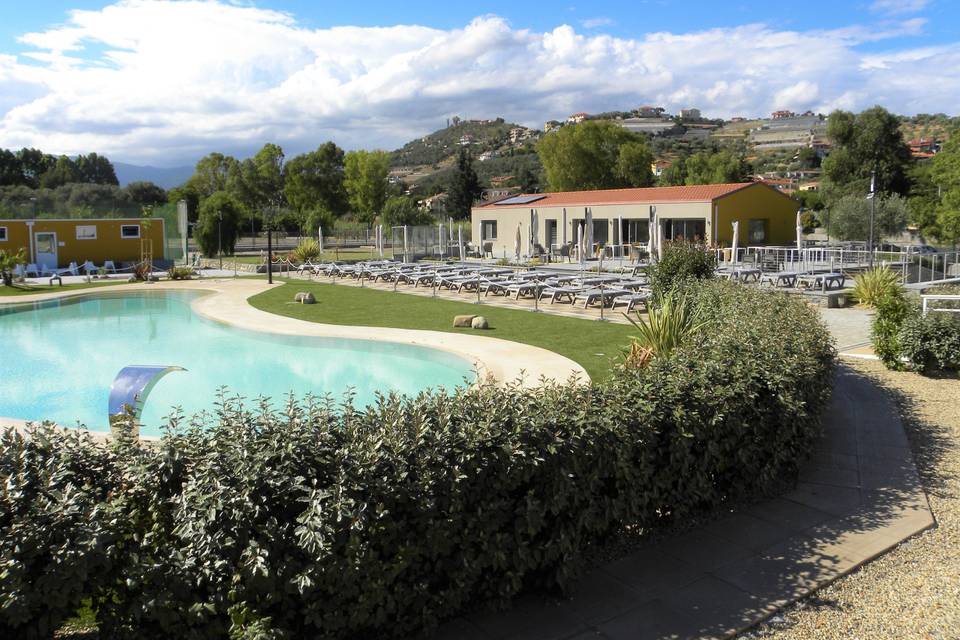 Area piscina e solarium