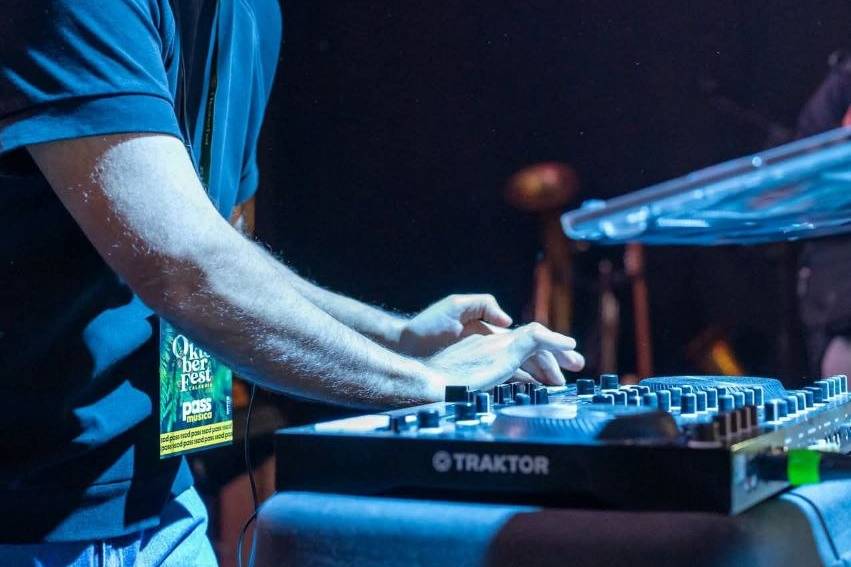Live DJSET