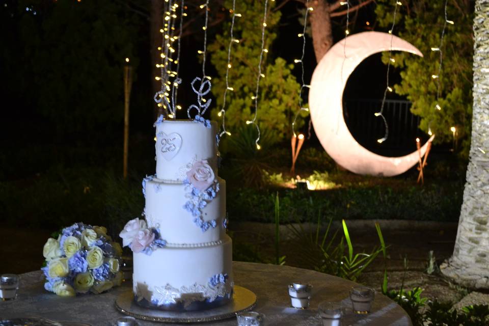 Wedding cake table