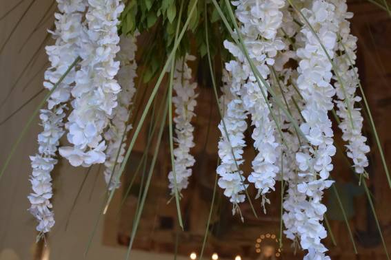 Allestimento fiori in  chiesa