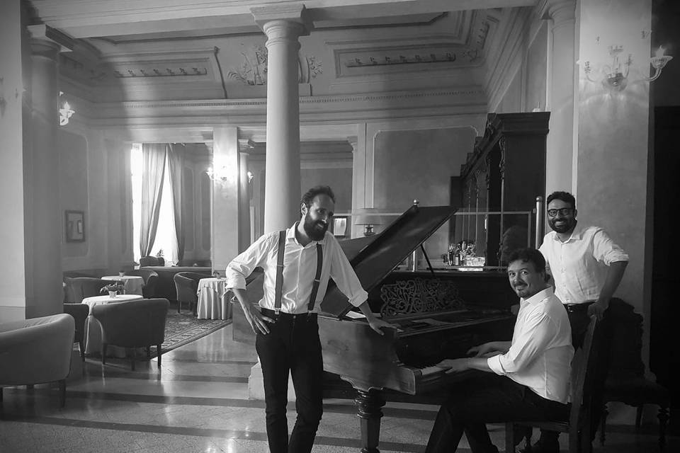 Swing trio