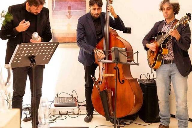Swing trio