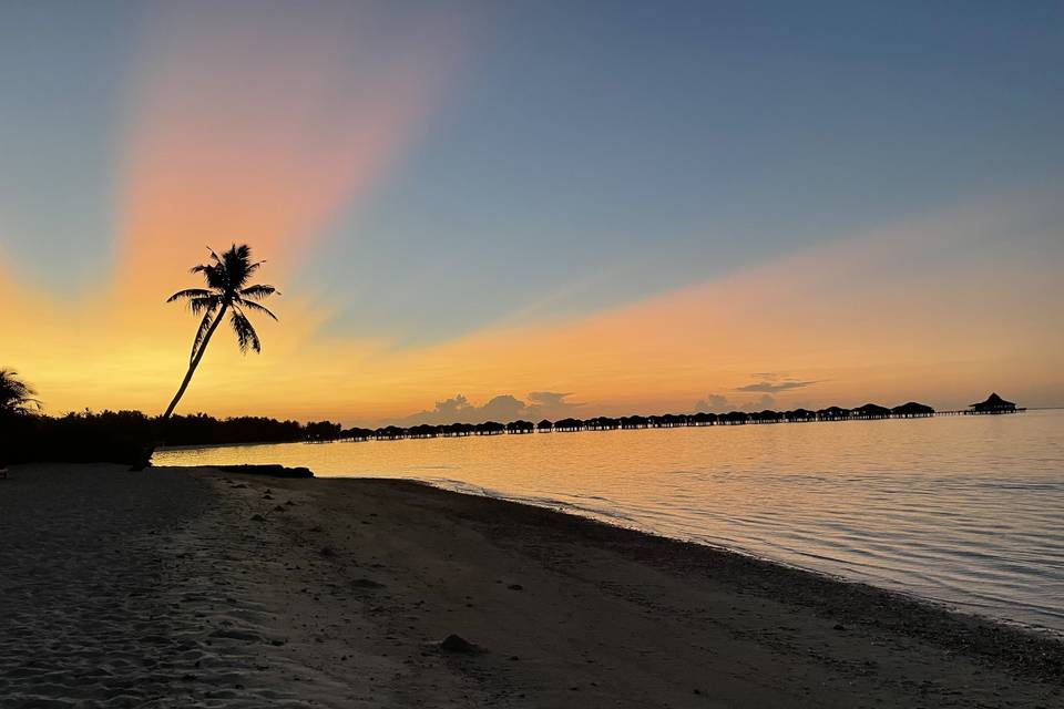 Alba alle Maldive