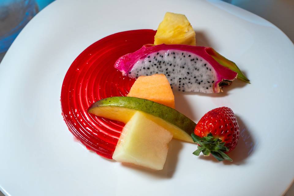 Tagliata di Frutta con Tourbi