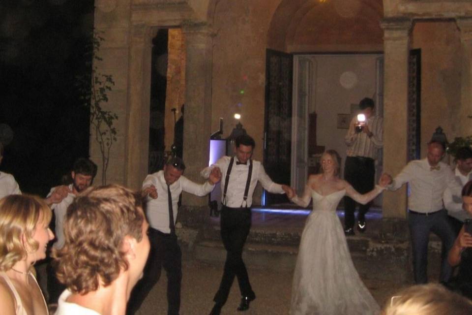 Dance_party_wedding_villa di S