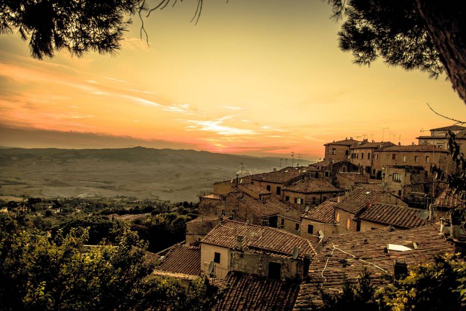 Tramonto su Volterra