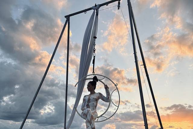 Azzurra Gianotti Aerial Performer
