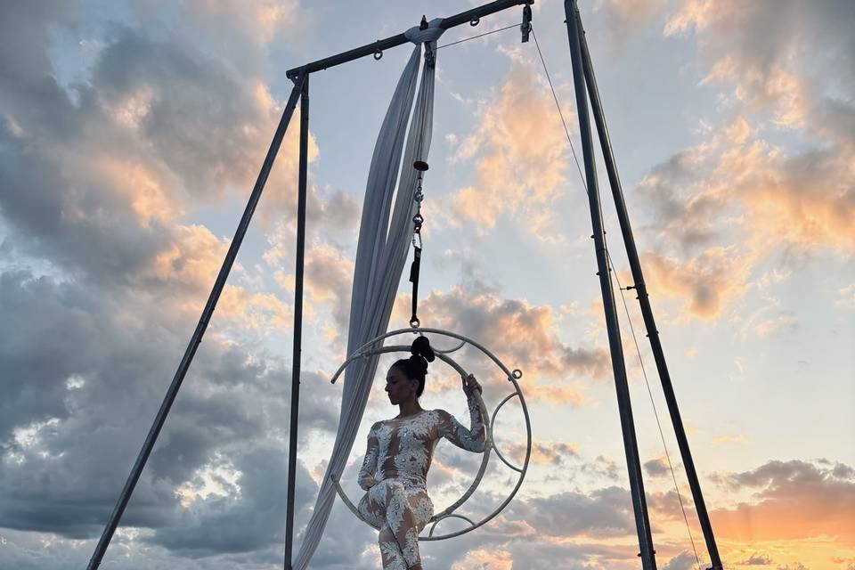 Azzurra Gianotti Aerial Performer