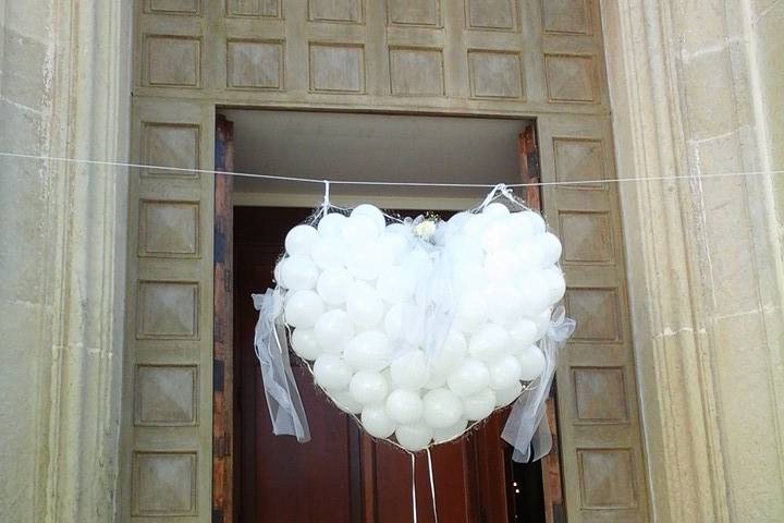 Cuore appeso con200 palloncini