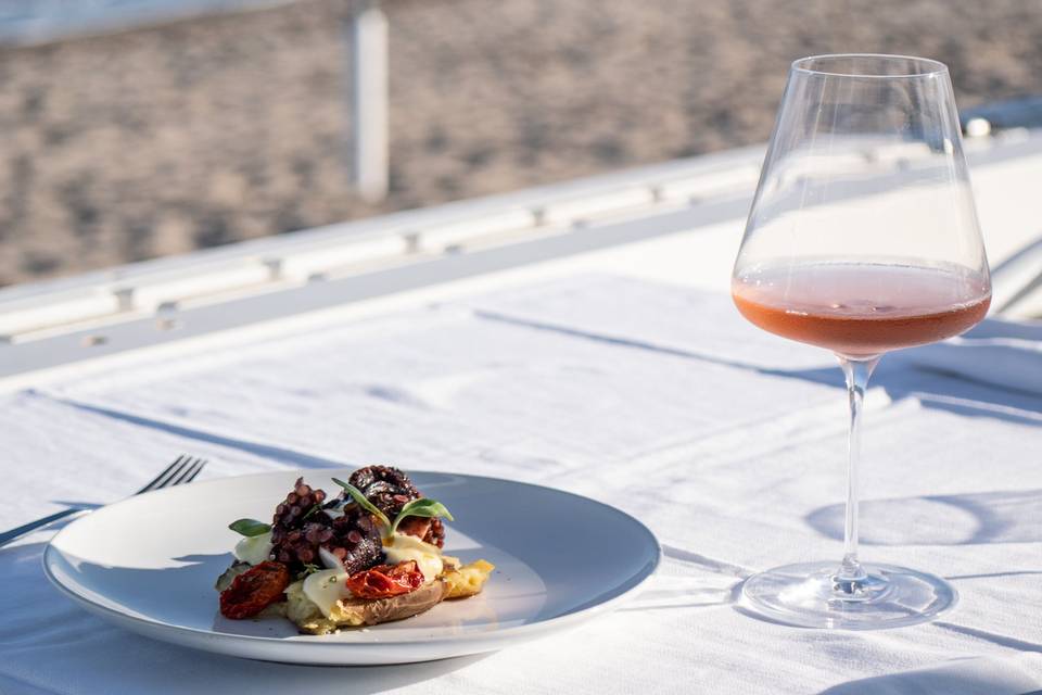 Cena in riva al mare