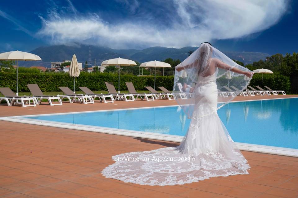 Abito sposa con velo lingo