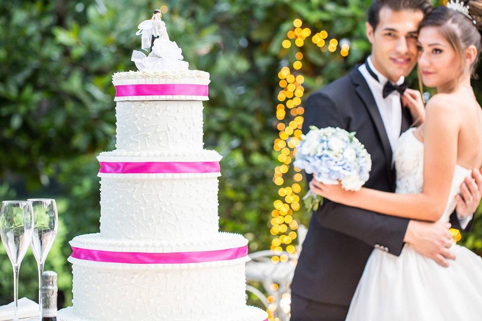 Il taglio della wedding cake