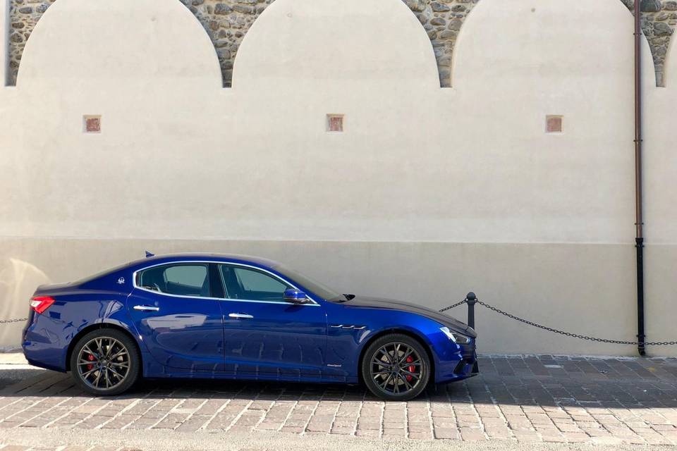 Luxury Car VV