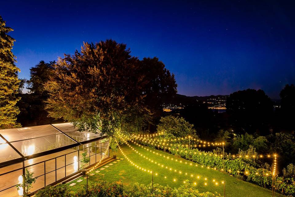 Piscina a sfioro by night