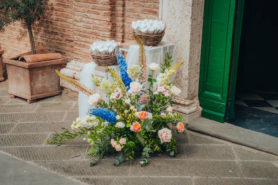 Composizione esterno chiesa