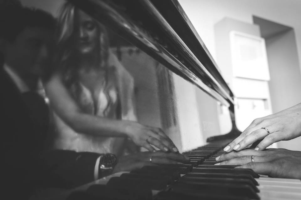 Mani sul pianoforte