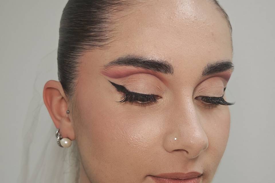 Cut crease