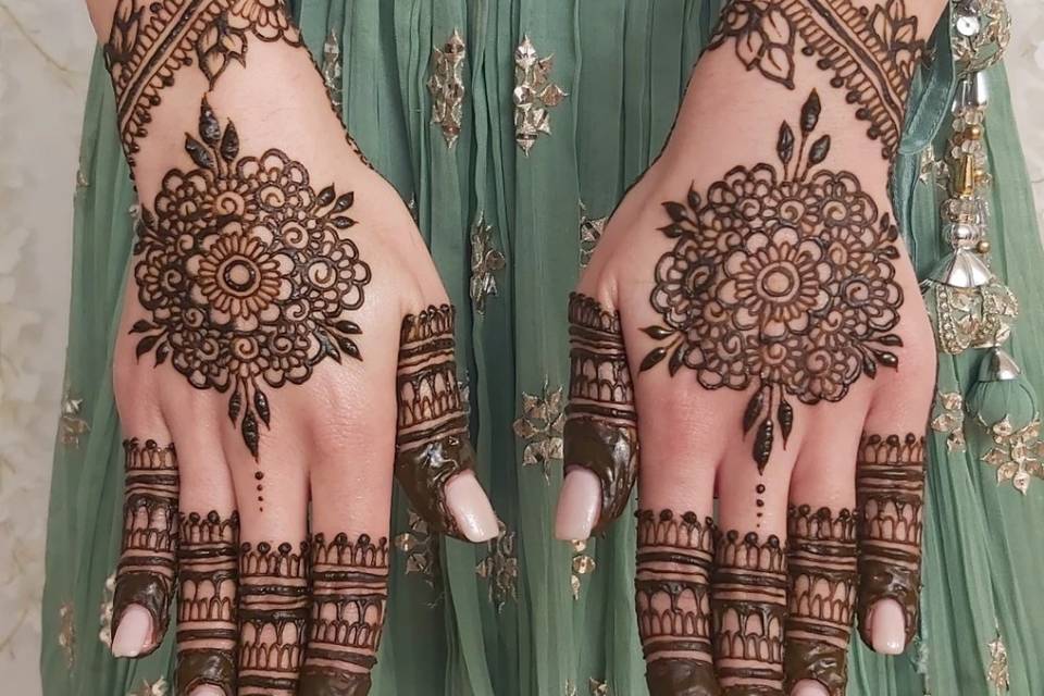 Myam Mehndi Artist