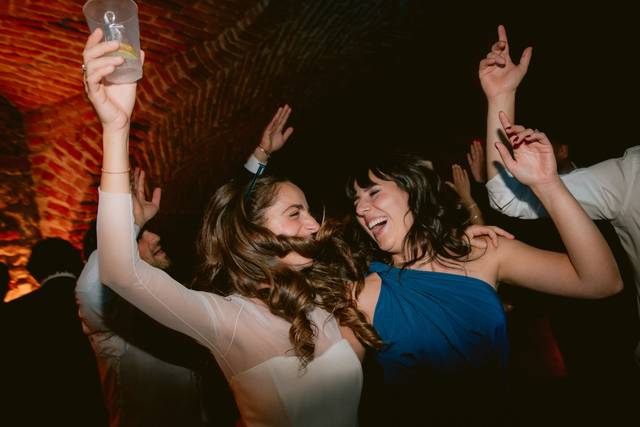 La sposa nel pieno del party!