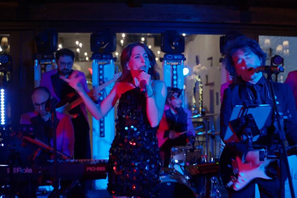 Décolleté band