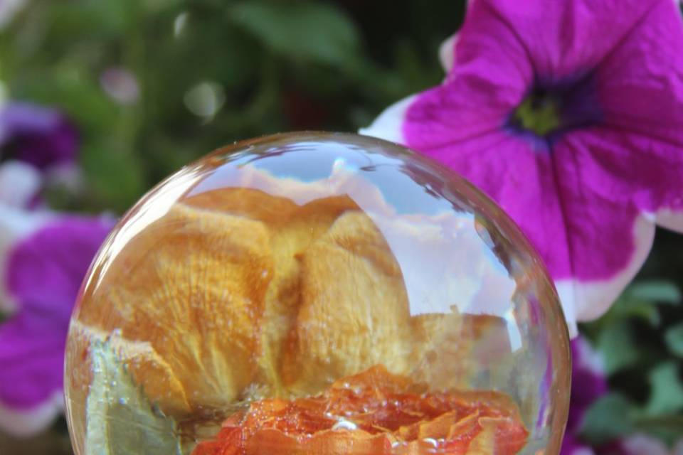Bal palla di resina e fiori