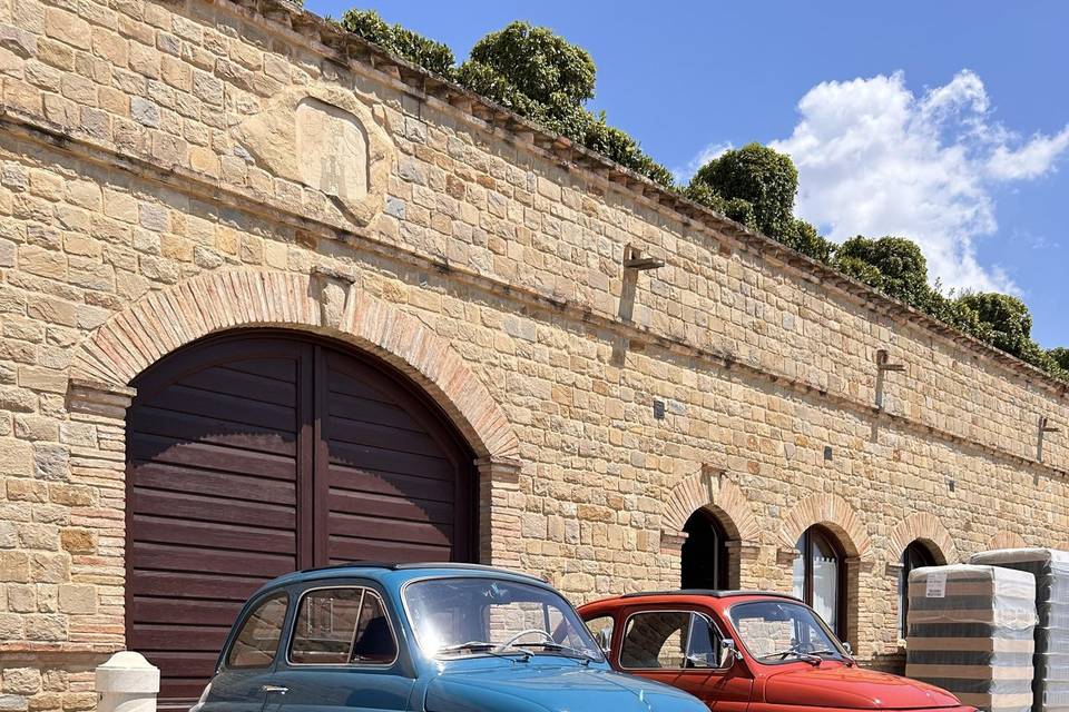 Fiat 500 azzurro e rosso