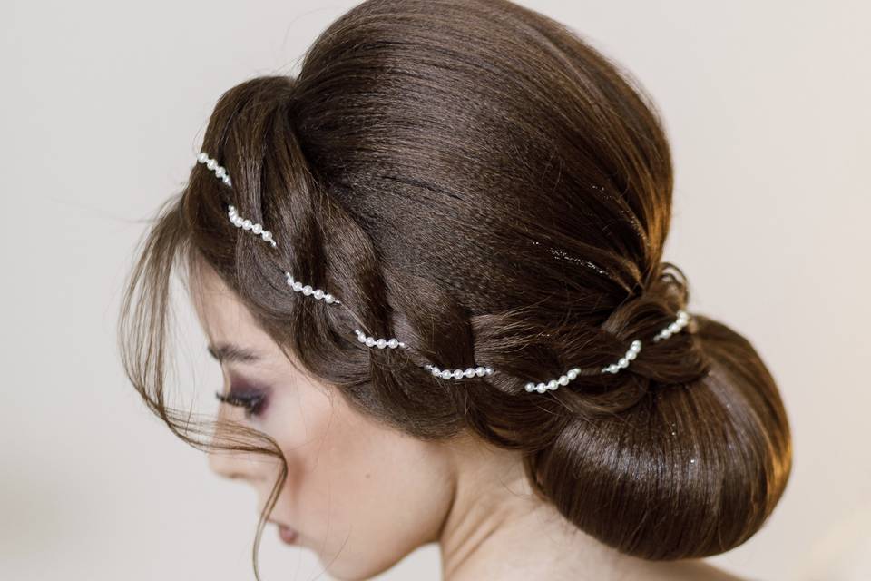 Sposa, chignon con catena