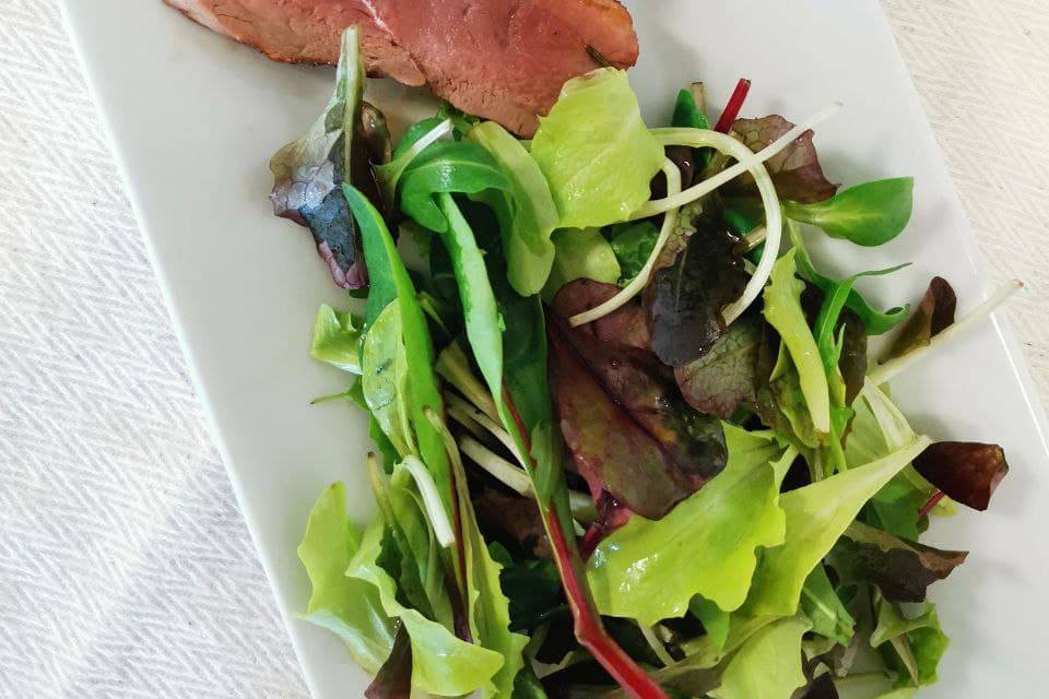 Tagliata su letto di rucola