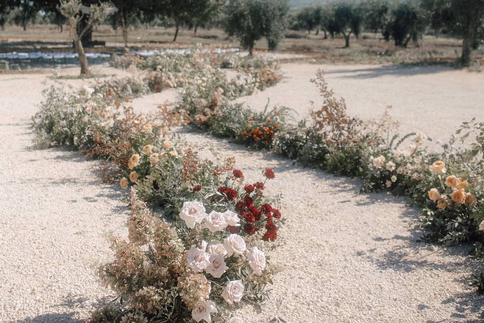 Corsia di fiori per cerimonia