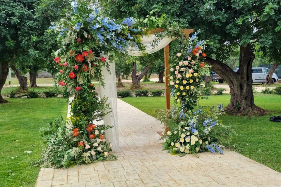 Gazebo in legno decorato