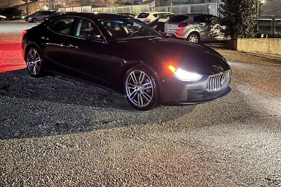 Maserati ghibli nera