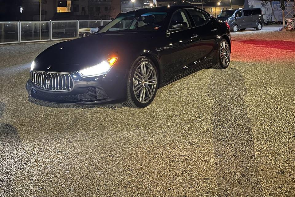 Maserati ghibli nera