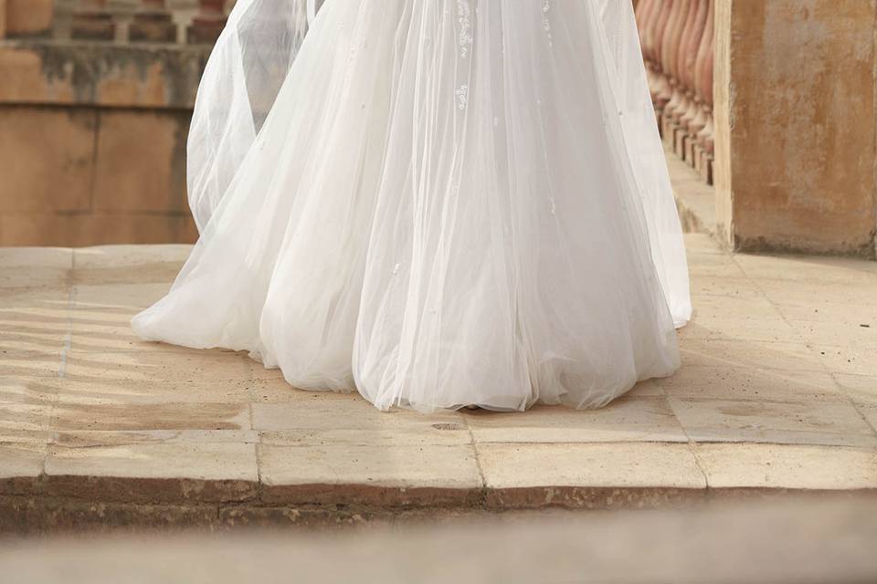 Abito in tulle ricamato
