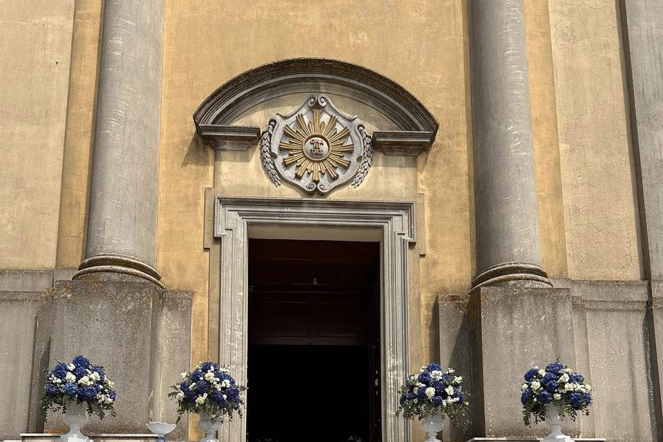 Composizione esterno chiesa