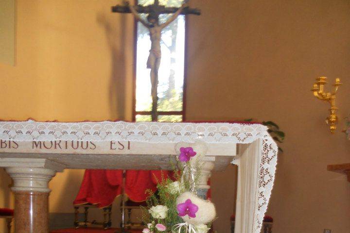 Addobbi floreali in chiesa