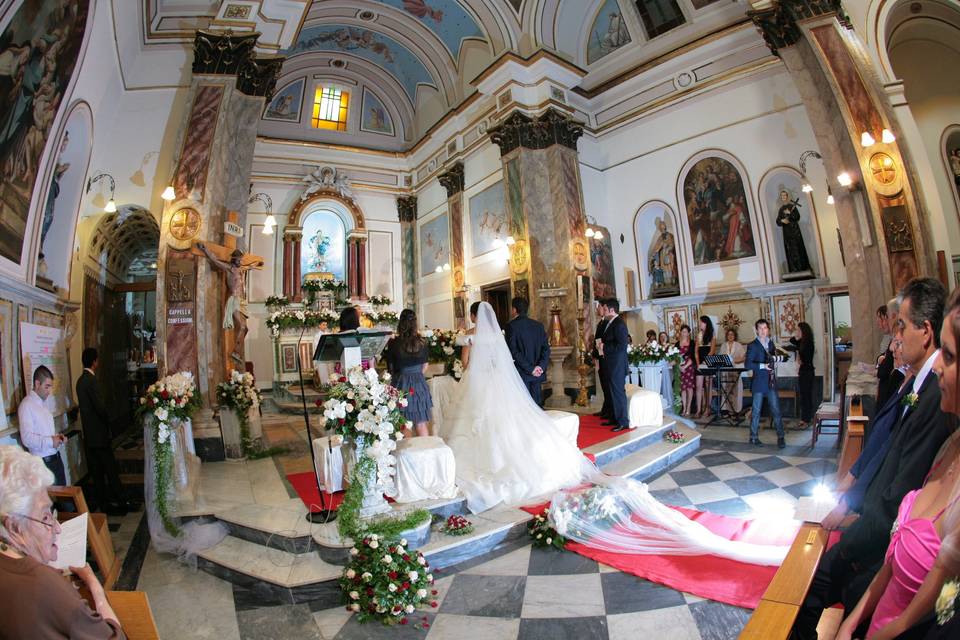 Chiesa natalizia con stelle